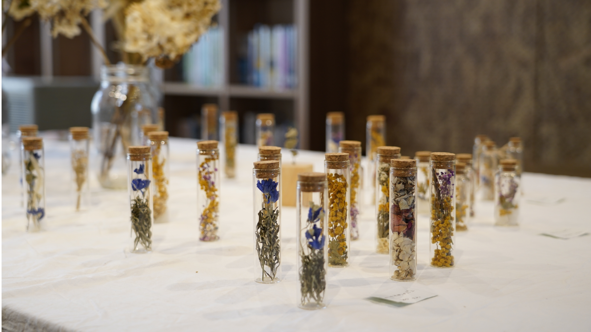 コーヒーとドライフラワー